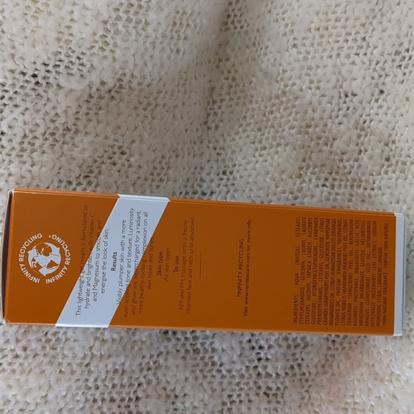 REN Glow Daily Vitamin C Gel Cream, 50ml/1.7fl oz - Picture 5 of 8